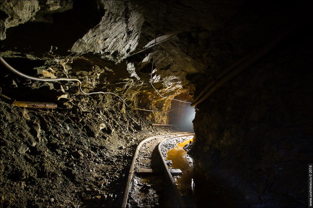 Туннель в старой шахте