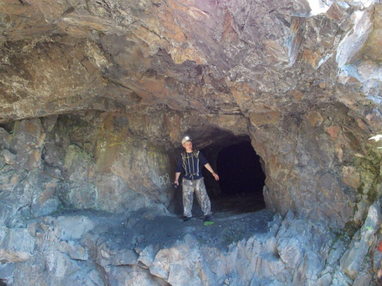 Исследование пещеры в Сибири