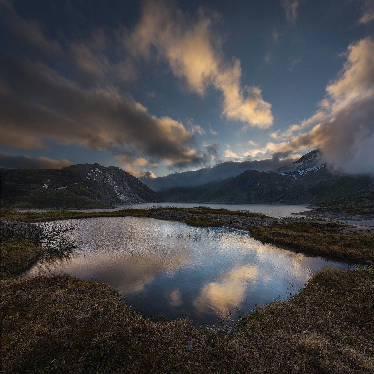 Озеро и горы Лофотены, Норвегия