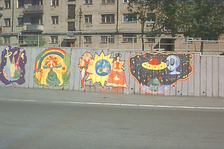 Китайская стена по улице Свердлова