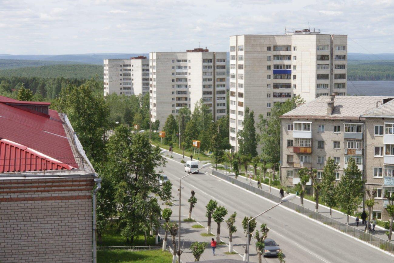 Качканарские двенадцатиэтажки и улица Свердлова