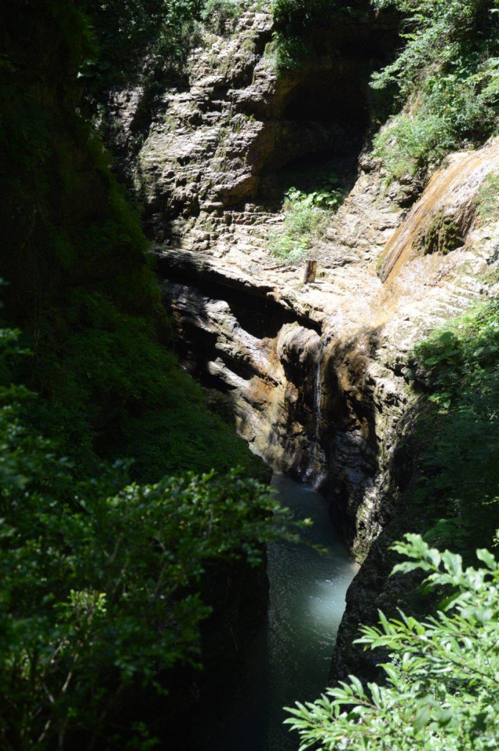 Гуамское ущелье в скалах