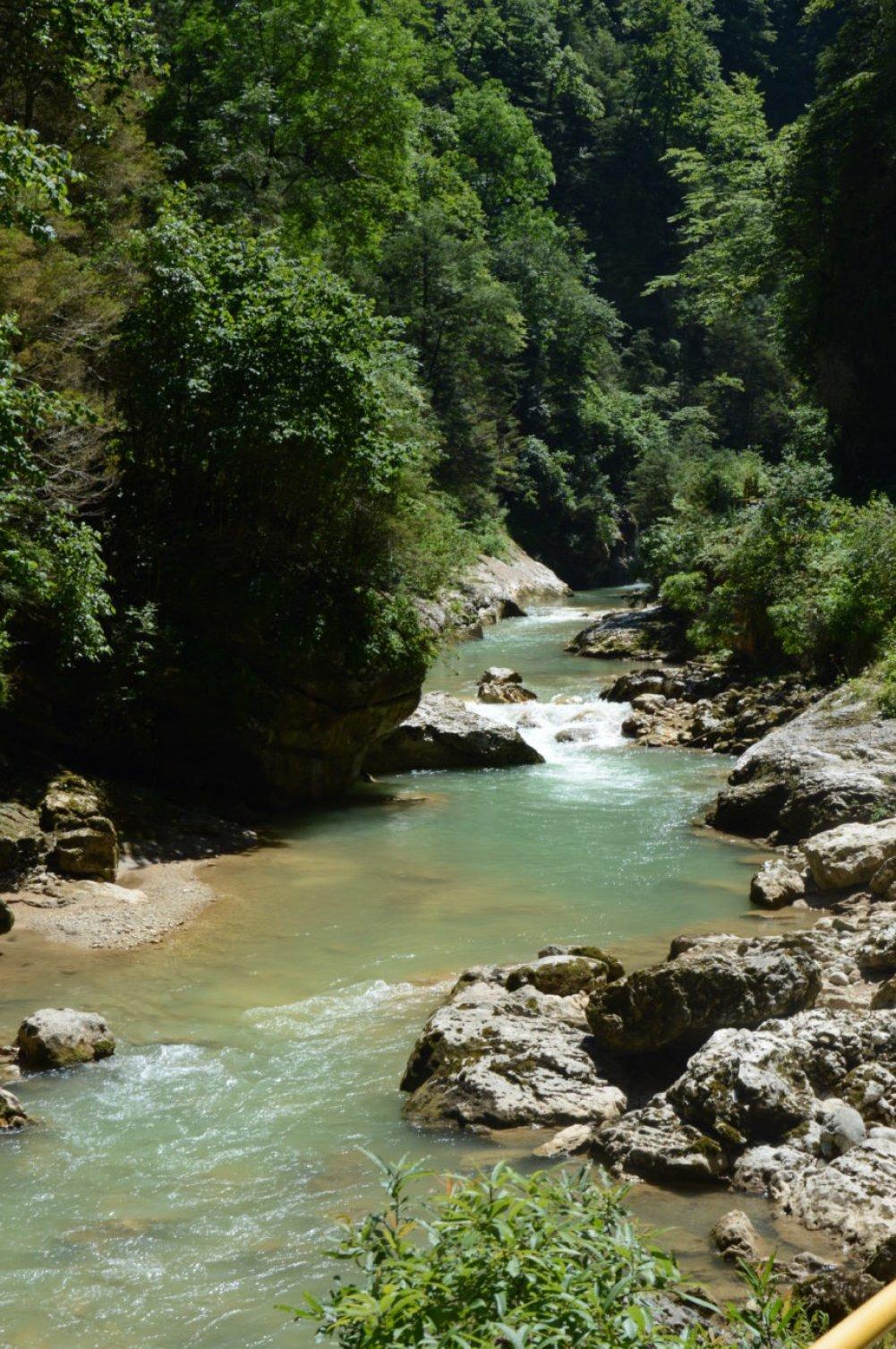 Гуамское ущелье река