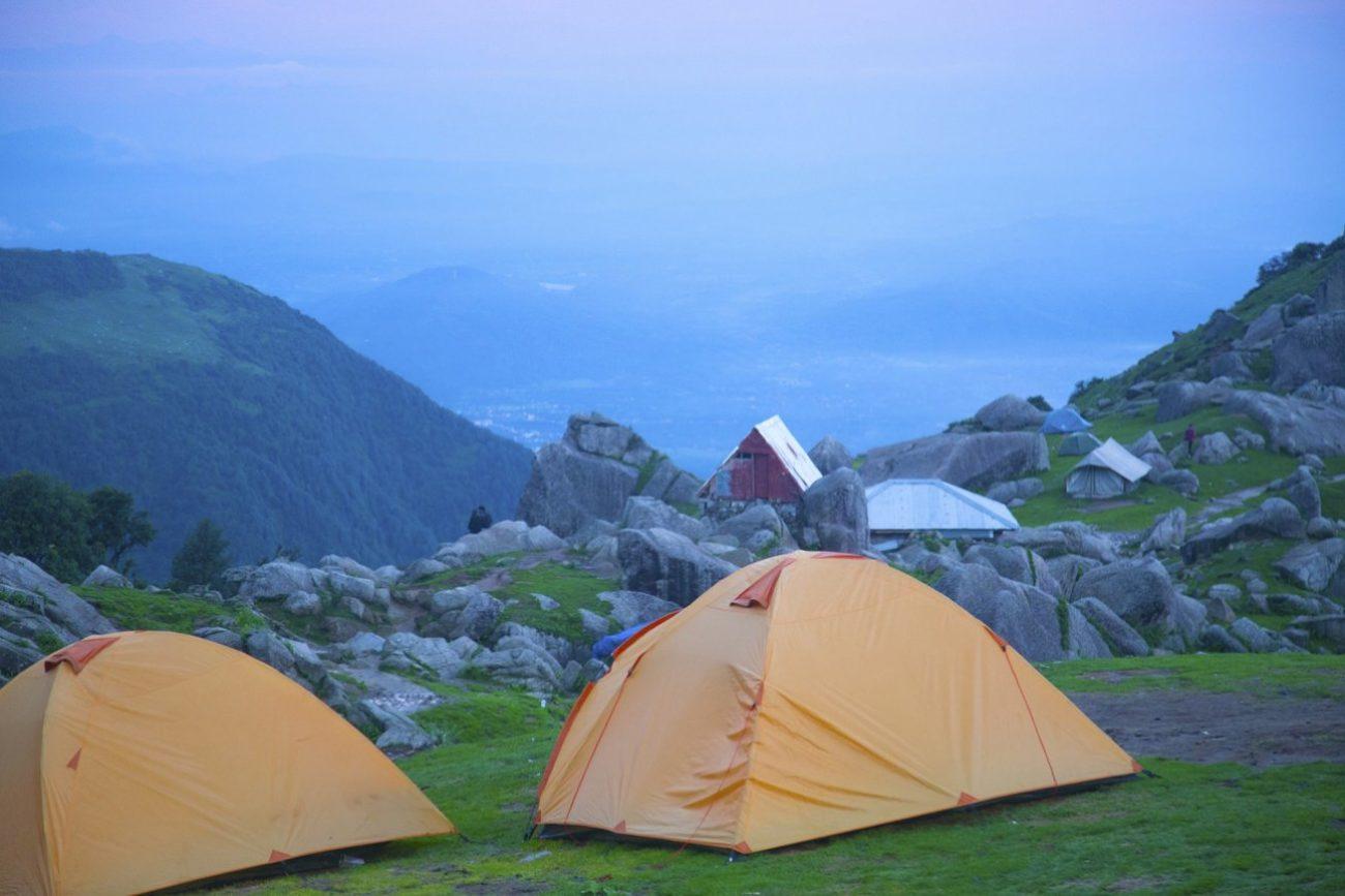 Туристическая палатка для походов и путешествий