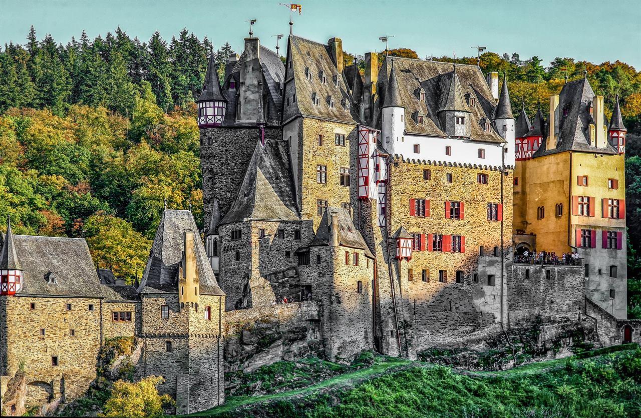 Германский замок Эльц