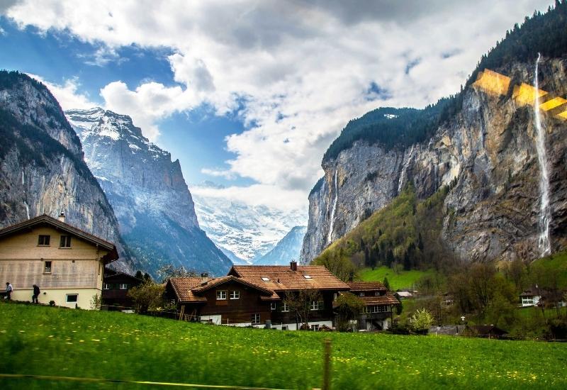 посещение швейцарии с туристическими целями невозможно