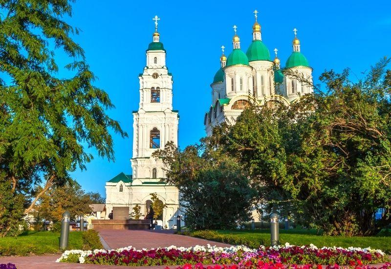 Цветущая Астрахань весной