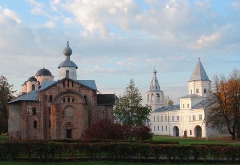 Церковь Параскевы-Пятницы часть архитектурного ансамбля Ярославова дворища.