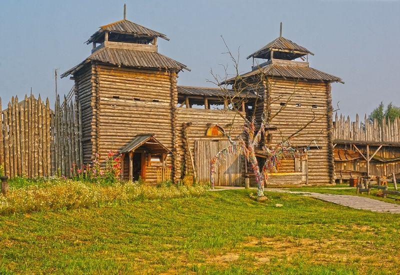 Музей Щурово городище в окрестностях города.