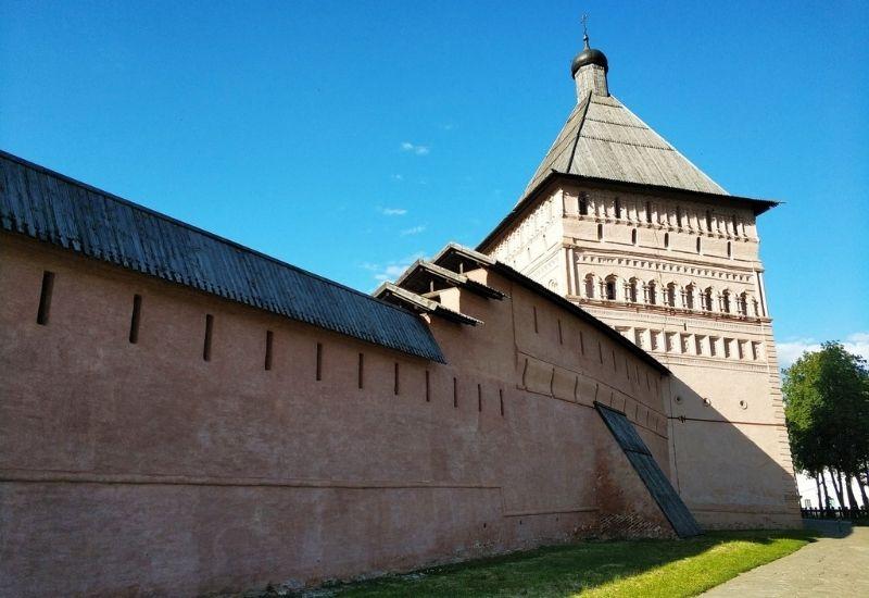 Здание тюрьмы времен Екатерины II.