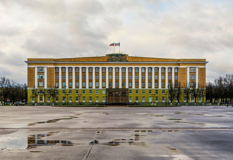 Победы-Софийская площадь главная в великом Новгороде.