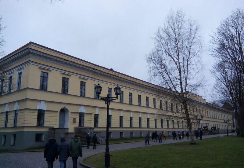 Главное административное здание новгородского кремля.