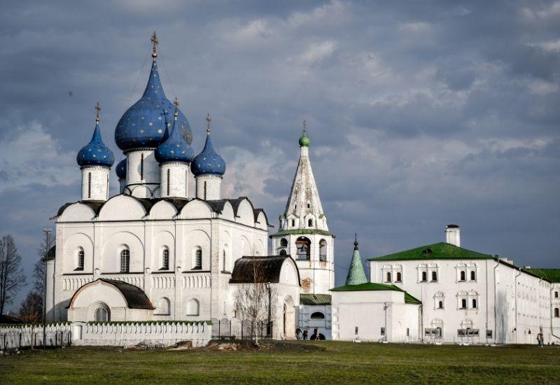 Архитектурный ансамбль суздальского кремля.