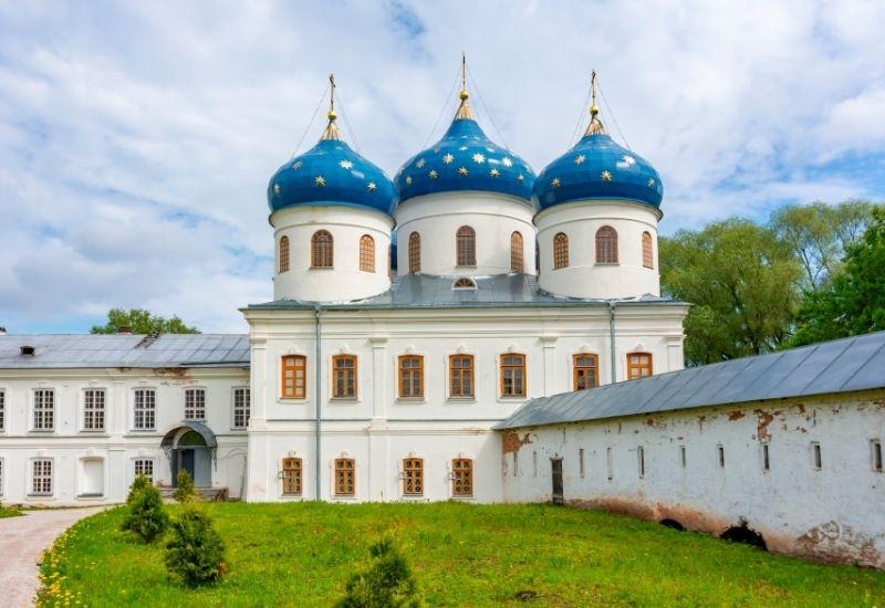 Юрьев монастырь основан Ярославом Мудрым.
