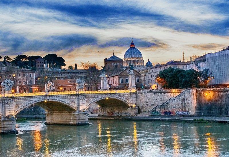 Мост через Тибр в Риме