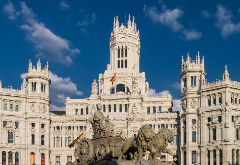 Дворец Сибелес в Мадриде