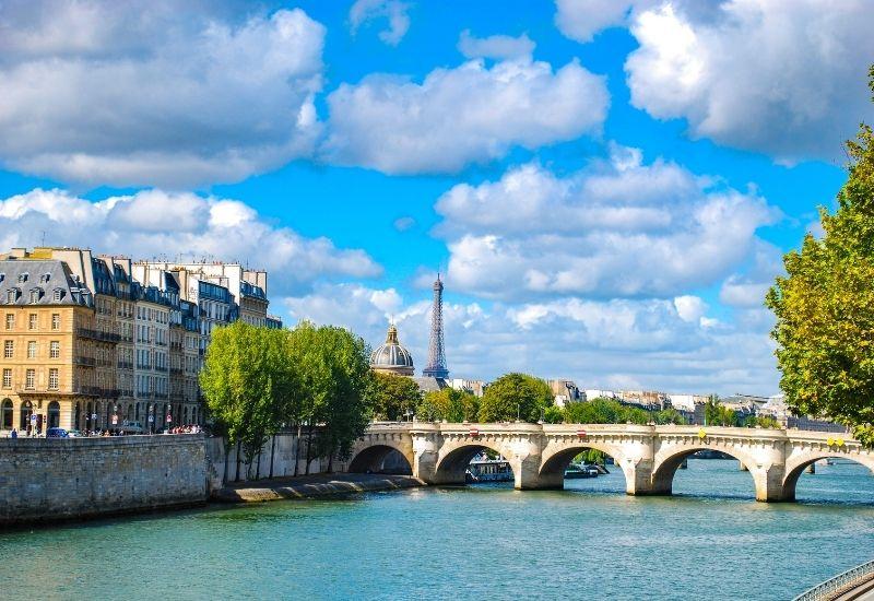 Мост через Сену в Париже