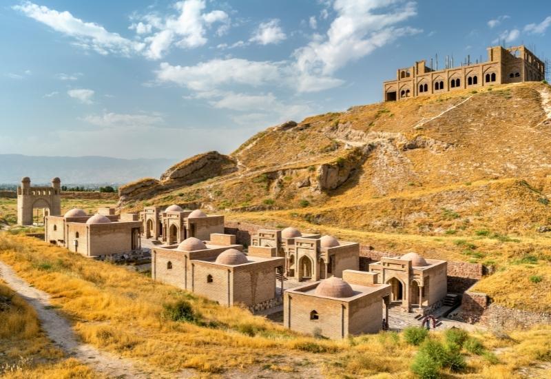  Исторический памятник Таджикистана - Гиссарская крепость 