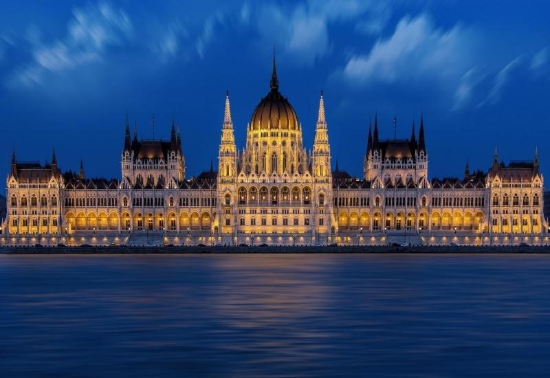 Венгрия. Вид на здание парламента