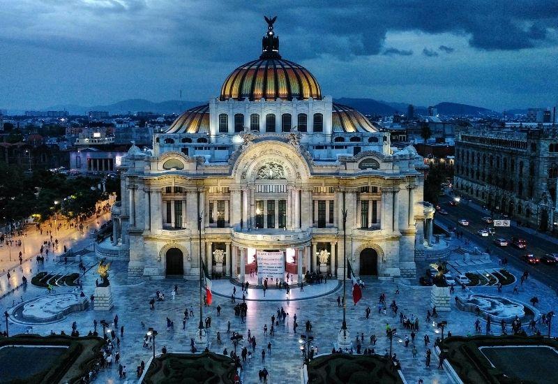 Оперный театр и музей в Мехико
