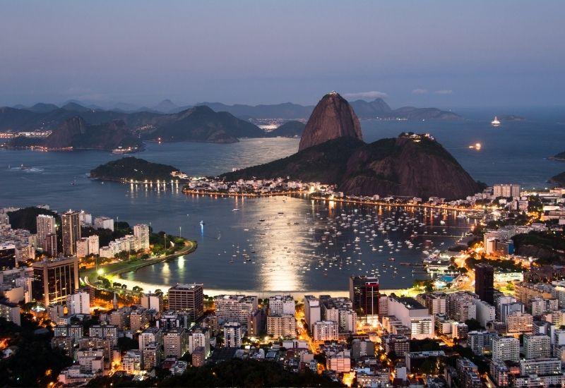 Рио-де-Жанейро крупный город в Бразилии