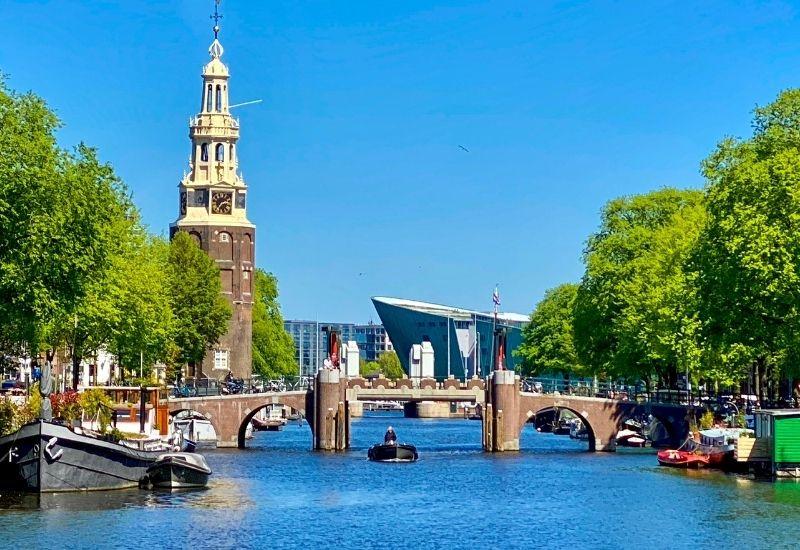 Амстердам столица Нидерландов