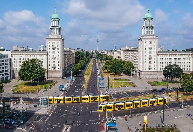 Аллея Карла Маркса в Берлине