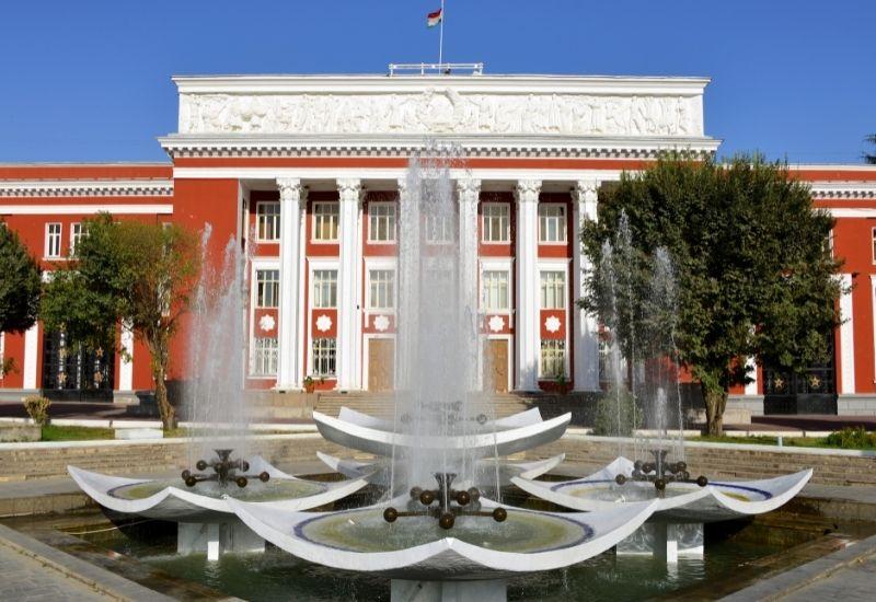 Душанбе здание парламента