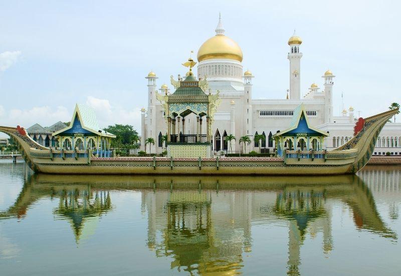 Мечеть Омара Али Сайфуддина в Брунее