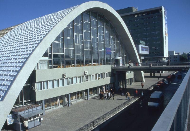 Железнодорожный вокзал в Луганске