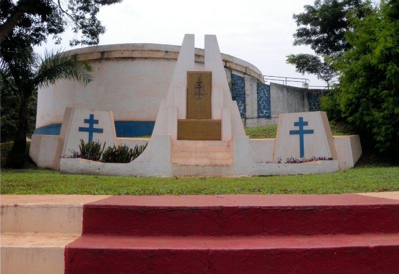 Французский колониальный военный мемориал, проспект президента Мобуту, Банги