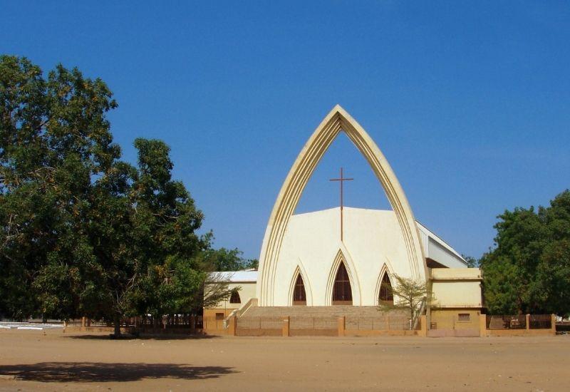 Нджамена, Чад: Католический собор Нотр-Дам-де-ла-Пэ
