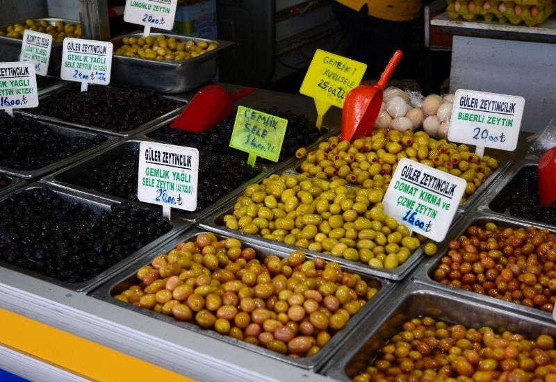 Овощи и фрукты на рынке Турции