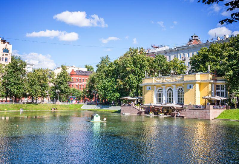 Парк на Патриарших прудах куда сходить Москва