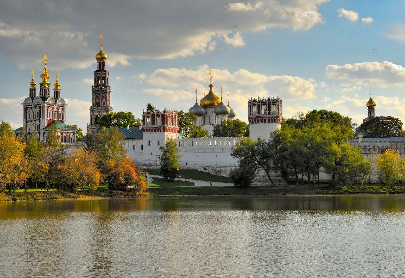 Женский Новодевичий монастырь Москва