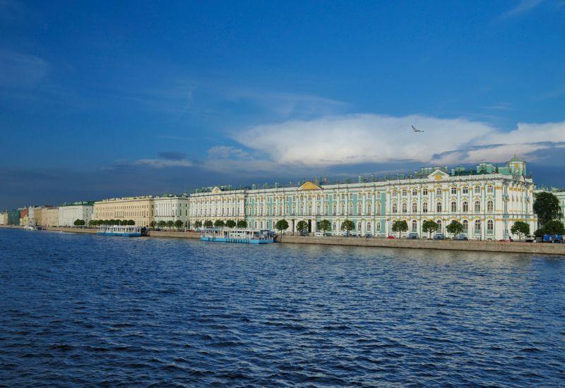 Дворцовая набережная Нева Санкт-Петербург куда сходить