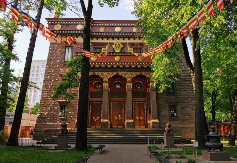 Буддийский храм Дацан Гунзэчойней  Санкт-Петербург
