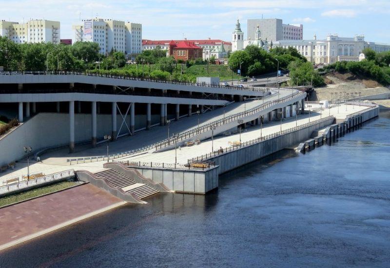 Мост влюбленных через реку Тура