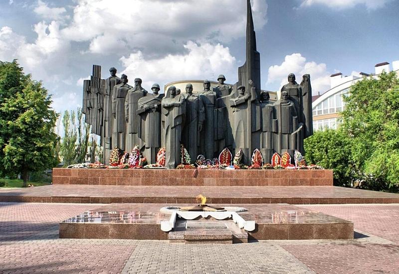 Мемориальный комплекс на площади Победы Воронеж