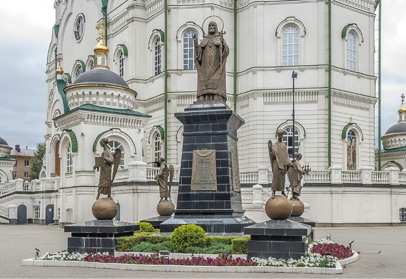 Памятник Святителю Митрофану Воронеж