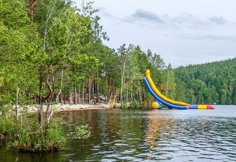 Пляжная зона у озера Песчаное