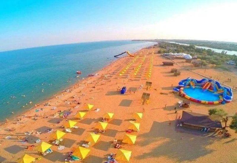 Пляж на Аршинцевской косе Крым