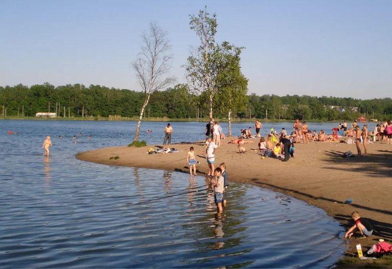 Пляж на Безымянном озере СПб