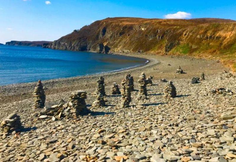 Пляж камней остров Русский