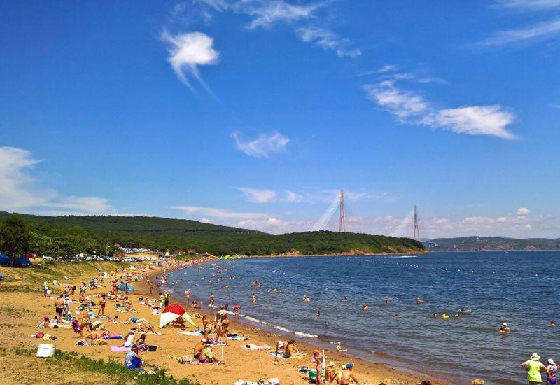Бухта и пляж Аякс на острове Русском