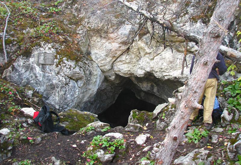 Охотничья пещера в Большом Голоустном