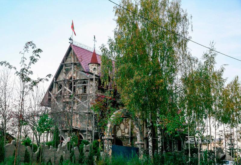 Замок в Ижевске на ул. Бабушкина