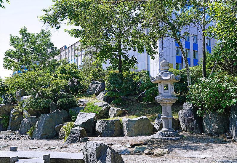 Японский сад камней имени Ёсио Моримото