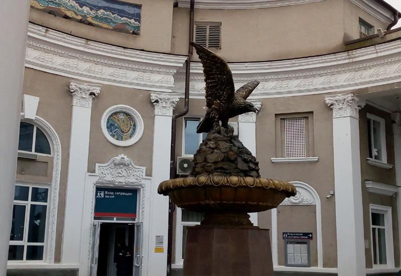 Скульптура орла на Привокзальной площади Минеральные воды