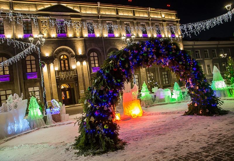 Музейная улица зимой Новый год Омск